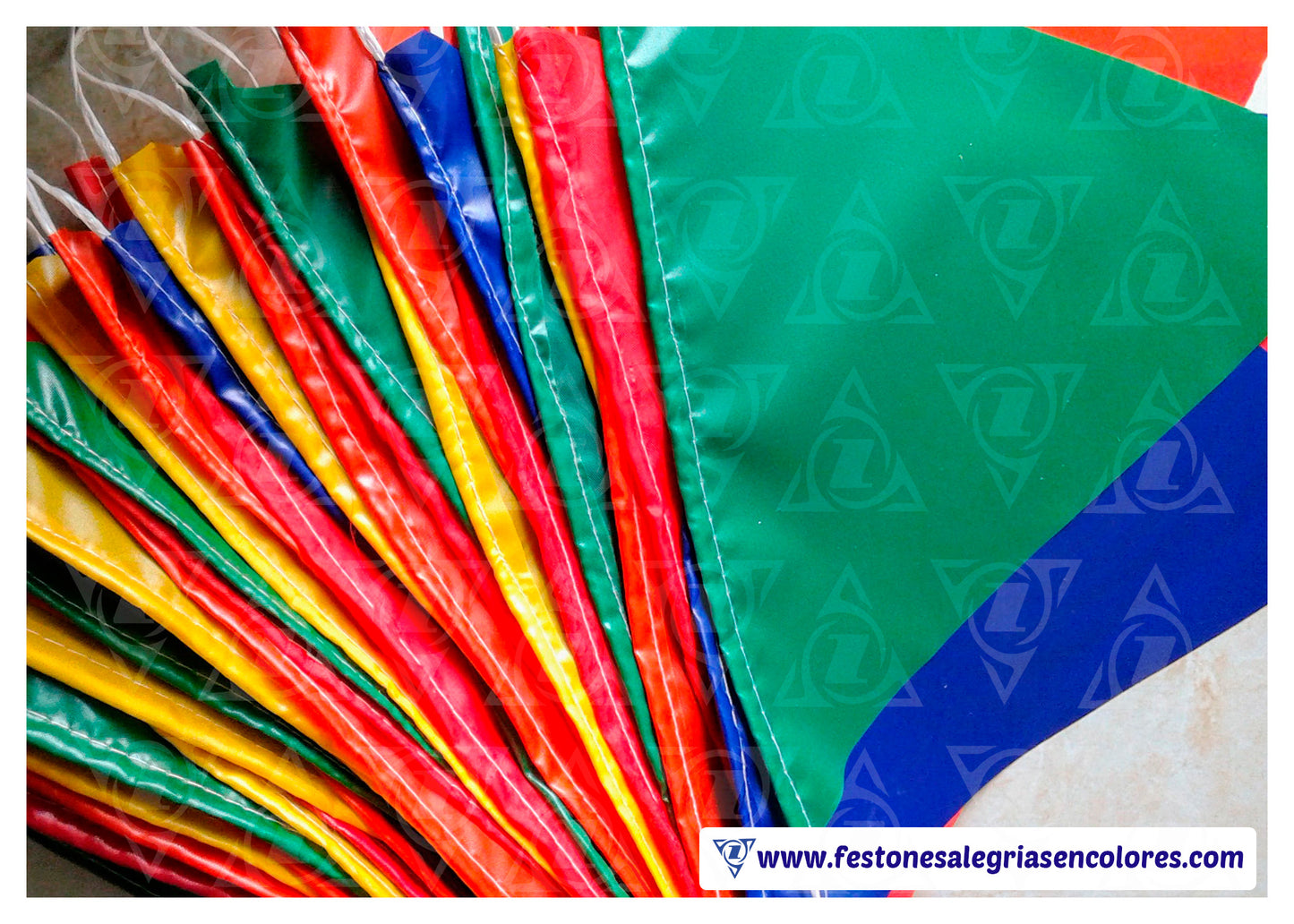 Festón Triangular Multicolor 50m - Tela Plastificada